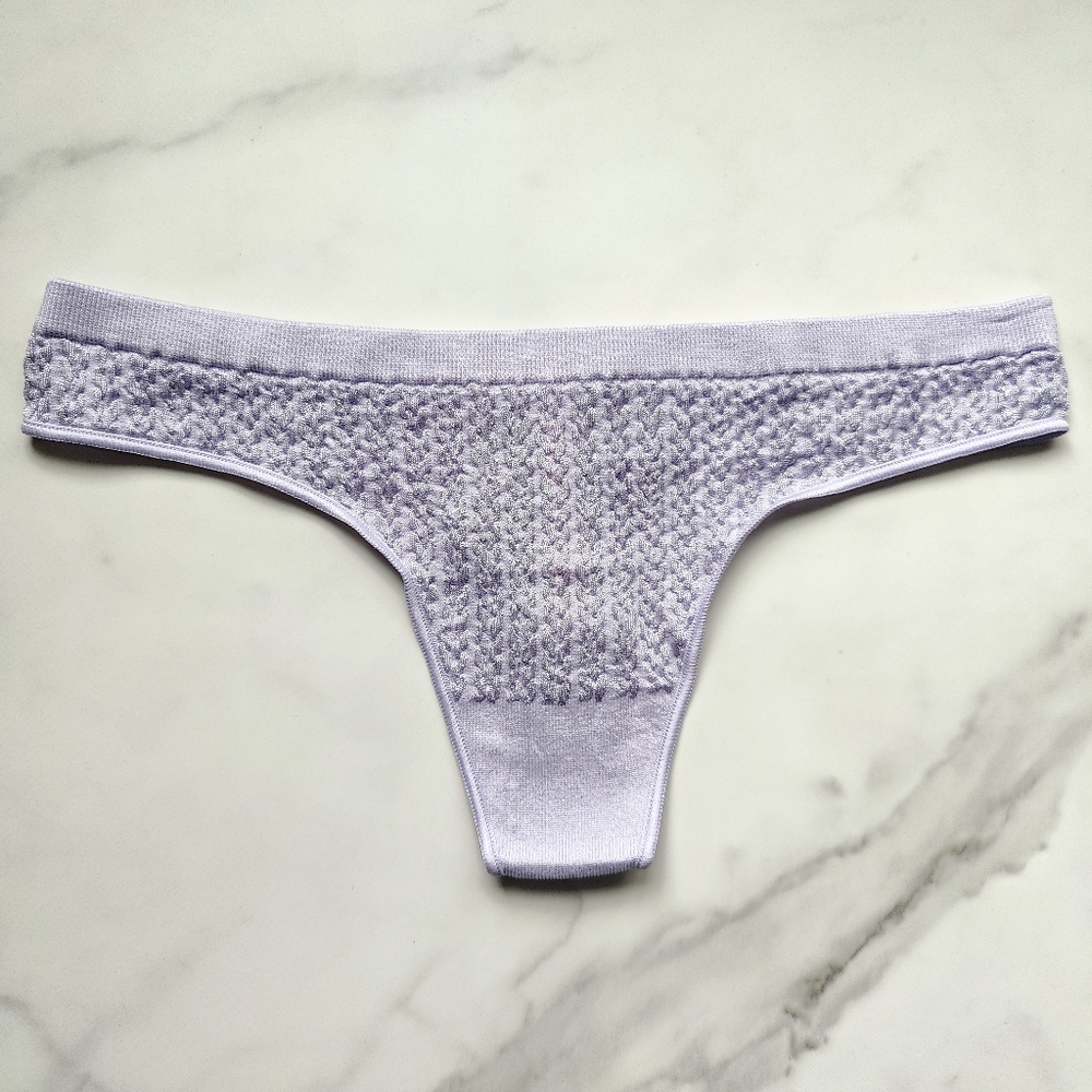 NWT PINK VICTORIA'S SECRET CABLE KNIT SEAMLESS THONG PANTY IN PASTEL LILAC SMALL